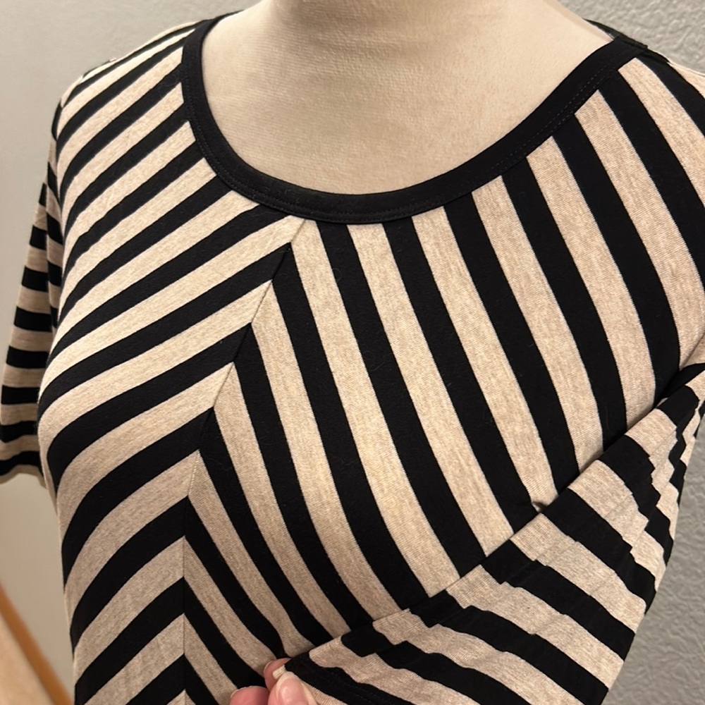 LulaRoe Short Sleeve Women’s Gold Black Stripe Top Size Large
